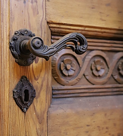 Antike Haust&uuml;ren Jugendstil Fichte