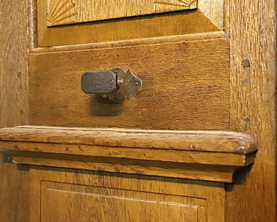 Antike Haust&uuml;ren Louis XVI Eiche