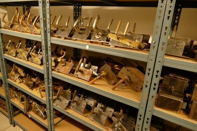 Antike Türbeschläge 0 0