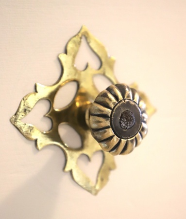 Antike Türbeschläge 0 Messing, Weißbronze, Eisen, Schmiedeeisen, Gusseisen. 