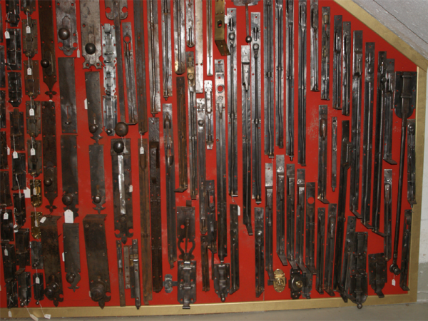 Antike Türbeschläge 0 Eisen, Schmiedeeisen, Gusseisen, Gusseisen-Horn