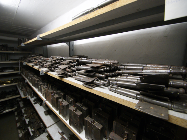 Antike Türbeschläge 0 Eisen, Messing