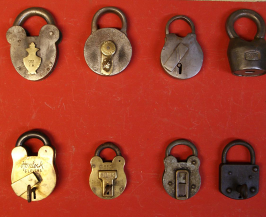 Antike Türbeschläge 0 Eissen, Messing