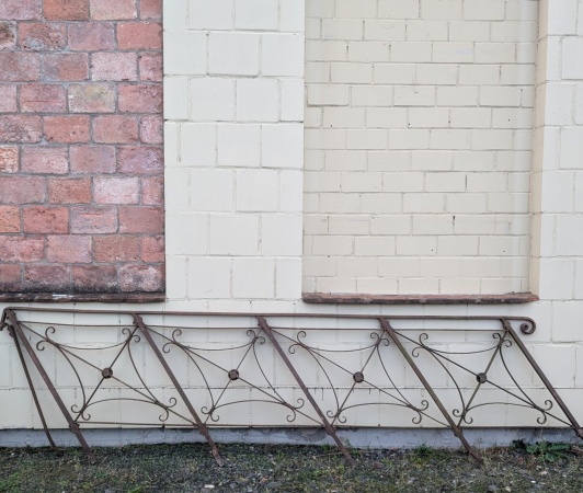 Antike Z&auml;une & S&auml;ulen 0 Eisen 