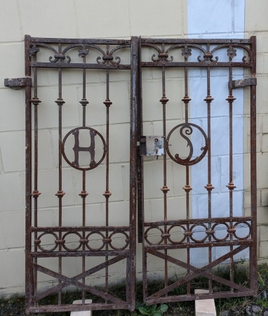 Antike Z&auml;une & S&auml;ulen 0 Eisen 