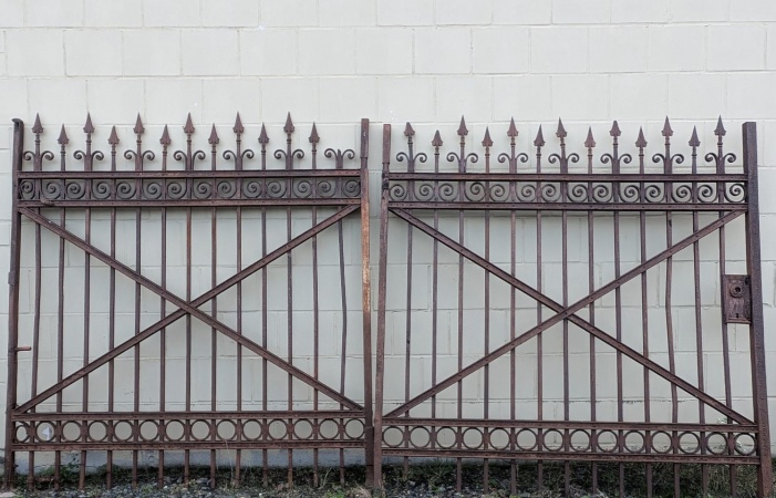 Antike Z&auml;une & S&auml;ulen 0 Eisen 