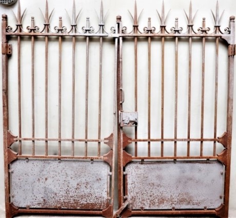 Antike Z&auml;une & S&auml;ulen Historismus Eisen