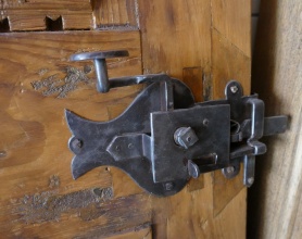 Der Küchenchef empfiehlt: Offenes Schloss auf Fichte „genagelt“.