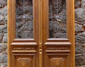 Holz trifft Eisen – Gründerzeitgittertür aus Fichte