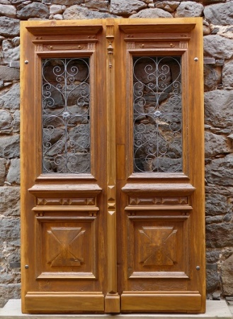 Holz trifft Eisen – Gründerzeitgittertür aus Fichte