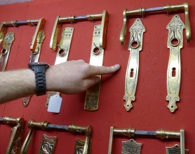 Jugendliches Replikat – Jugendstillangschildgarnitur mit floralem Design