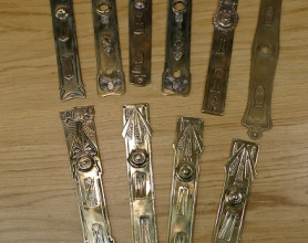 Schlüsselloch mit dem "+" an Spannung