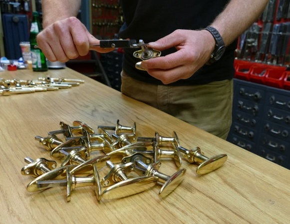 Vermessung ja, vermessen nein &ndash; Anpassung und Vermessung von Vierkantstiften