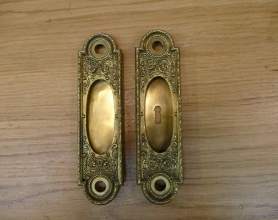 Vielleicht mit Perle – Schiebetürmuscheln im Klassizismus-Stil