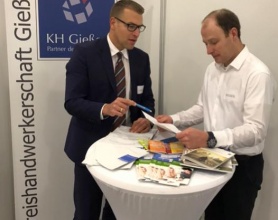 Vorweihnachtlich on tour: Bau-Antik bei den Gießener Existenzgründertagen.